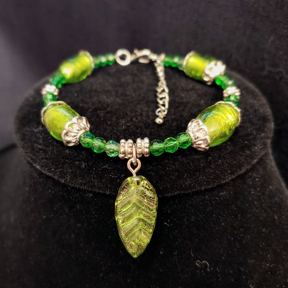 Gold and Green Leaf Accent Beaded Bracelet